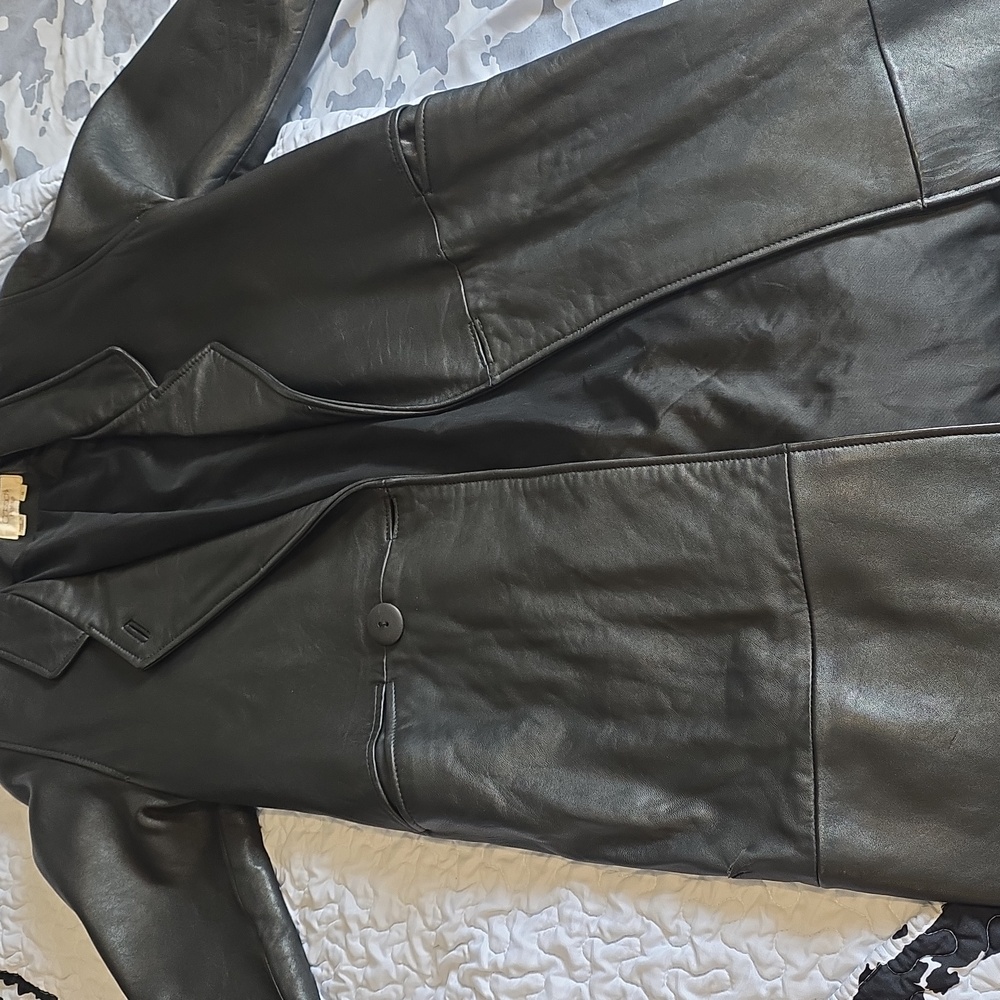 Sleek Black Leather Women's Jacket
